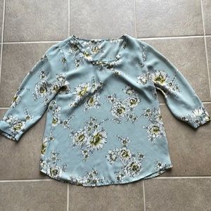 Maurices floral print tunic, sage with white and yellow, size Small
